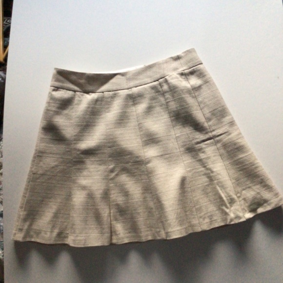 Banana Republic Cream Skirt Size 8 - Picture 2 of 4